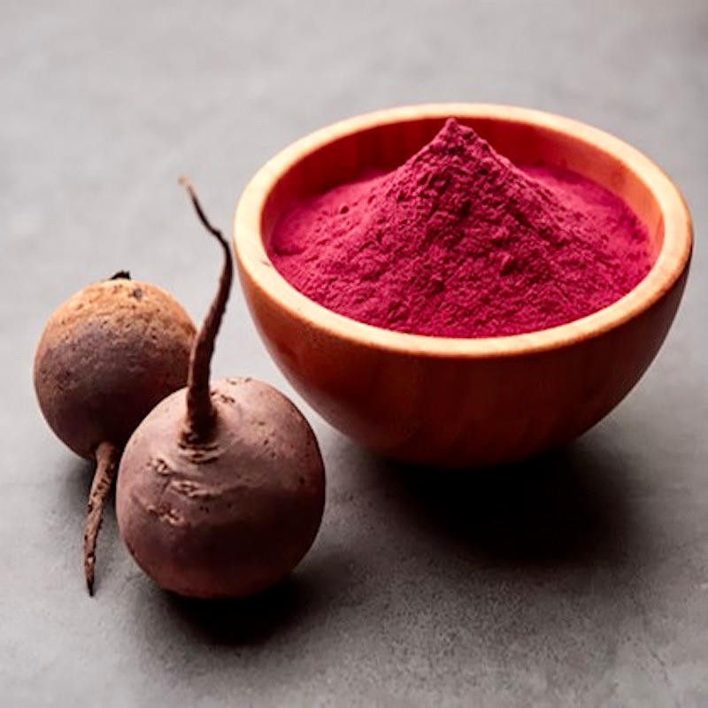 beet roots and beet root powder side by side